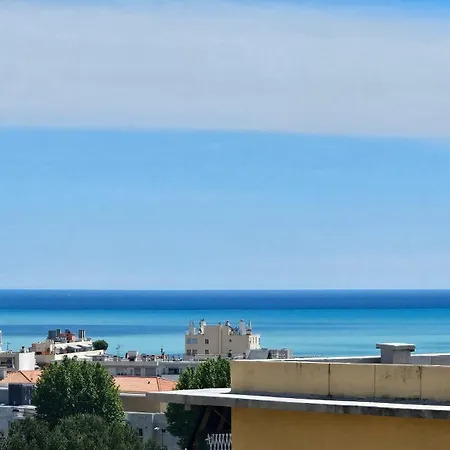 Pas Loin De La Parking Prive *